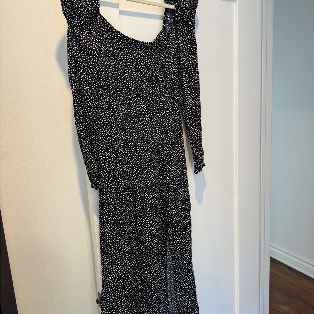 Perfect fall dress - Chic and Flattering Black and White Polka Dot Dress w Slit